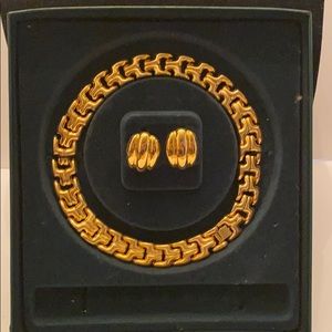 NEW! Goldtone Necklace and Earrings
